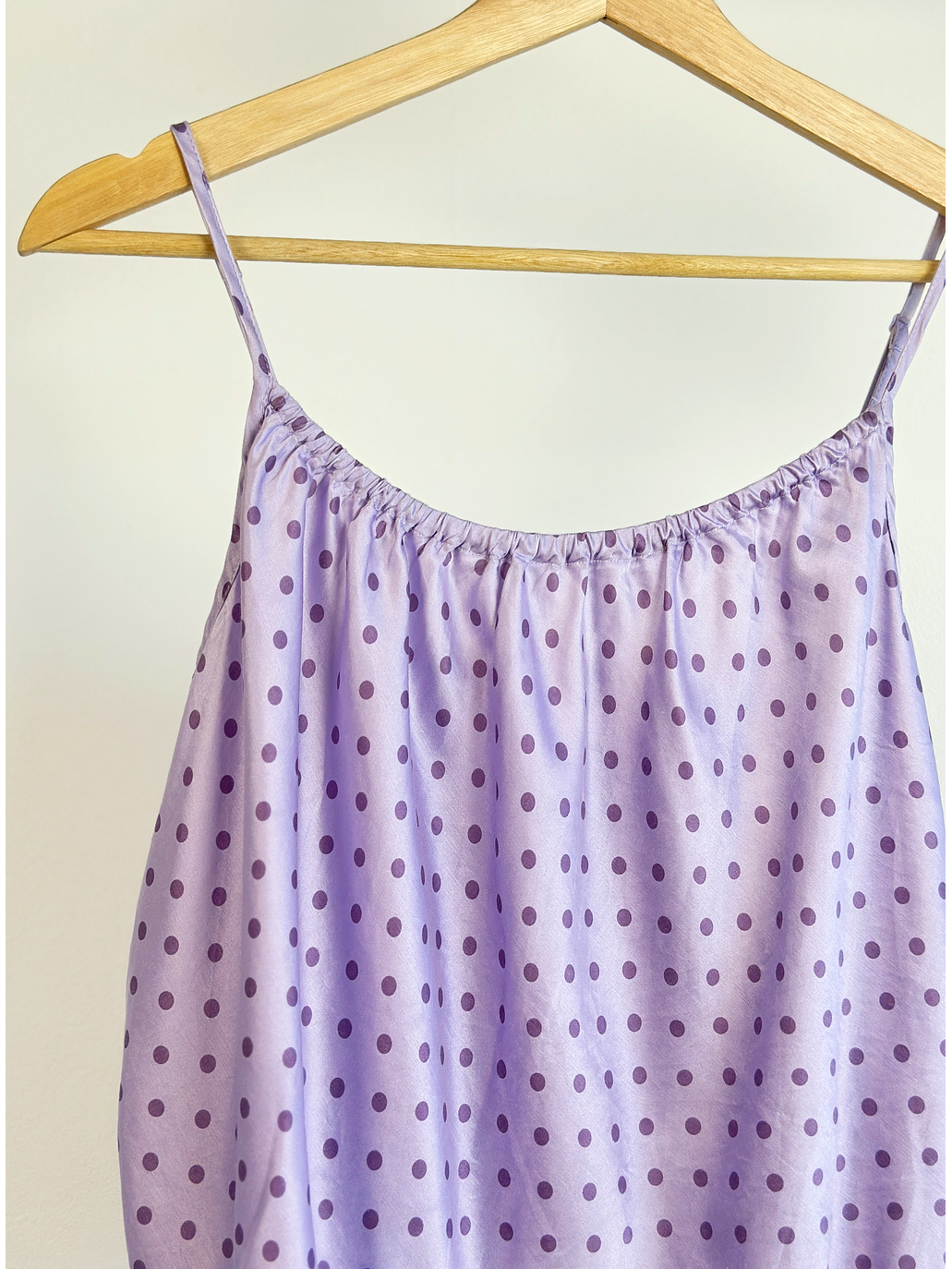 Top satinado lila con puntos  2