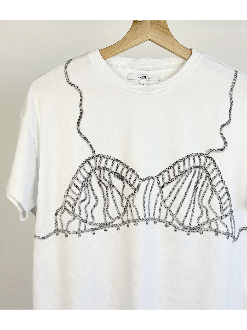 Polera blanca estampada 2