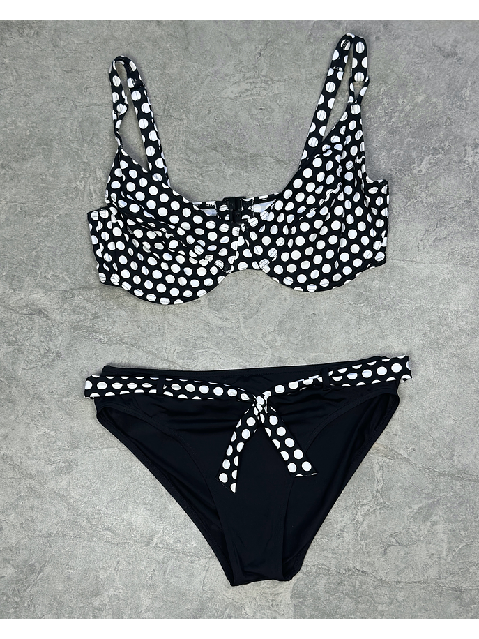 Bikini polka dots 3