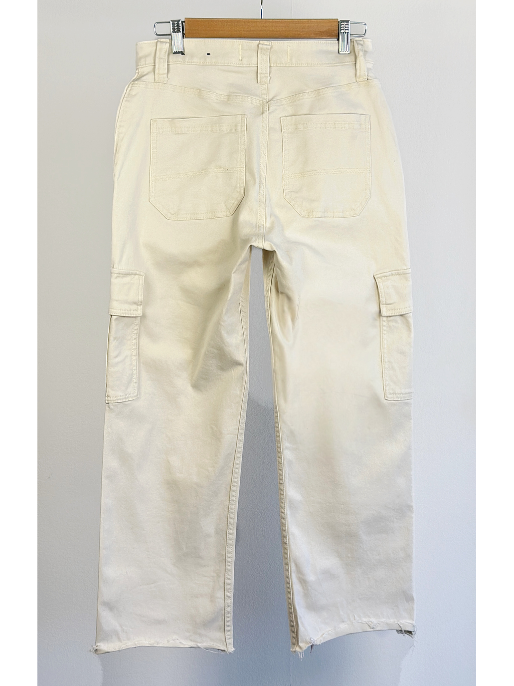 Pantalón cargo crema 3