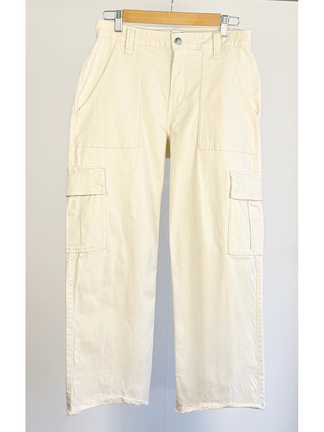Pantalón cargo crema 1
