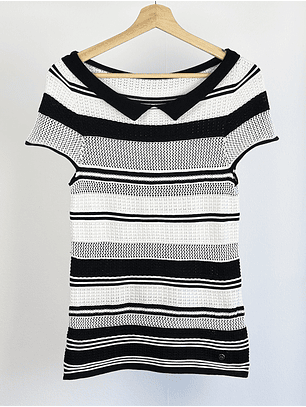 Polera de punto rayada