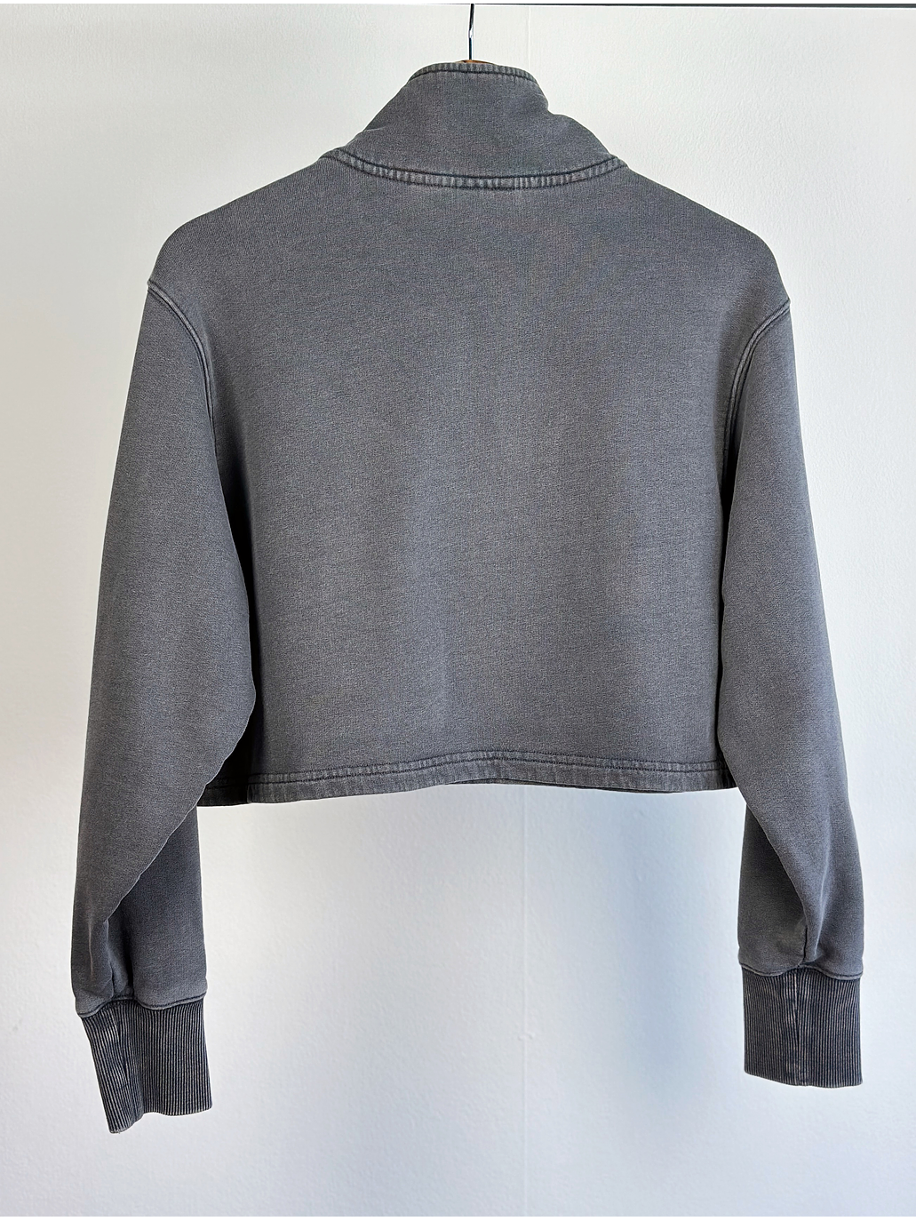 Polerón crop plomo 5