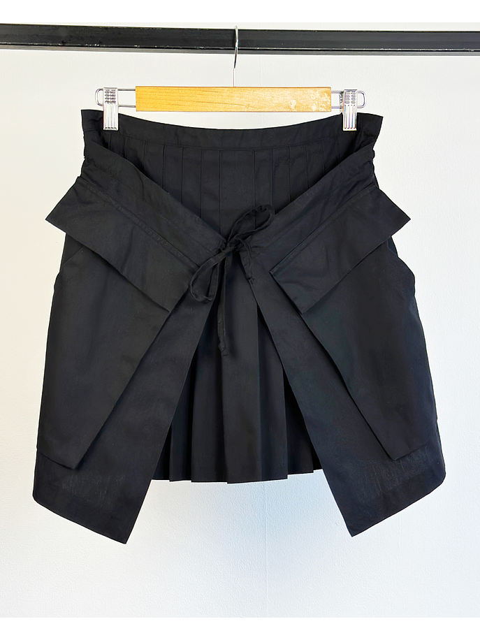 Falda negra tableada doble capa 1