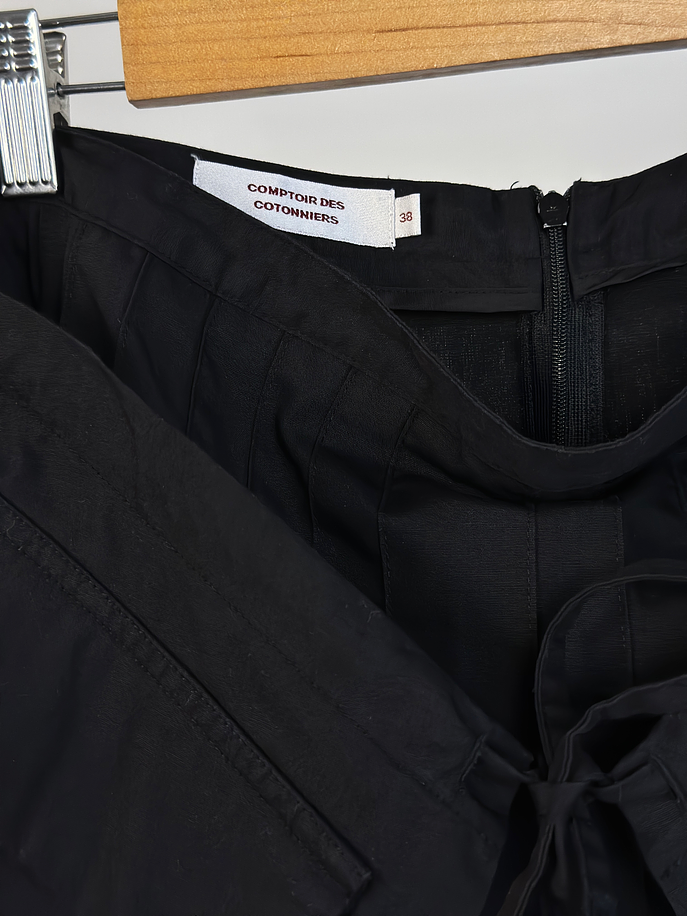 Falda negra tableada doble capa 5