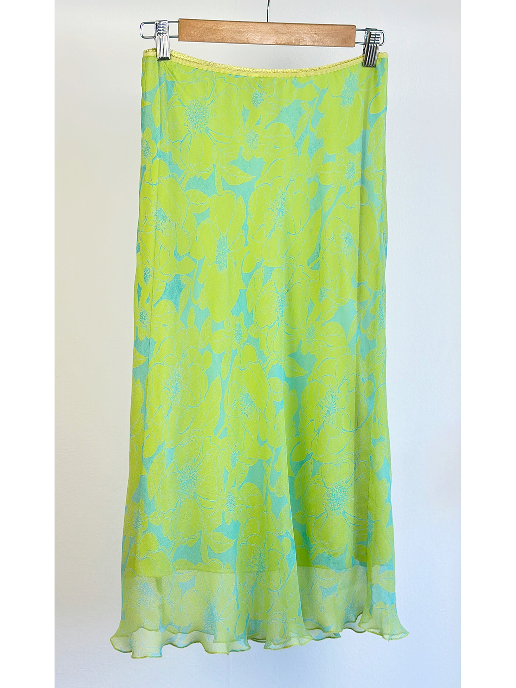 Falda verde de seda 1