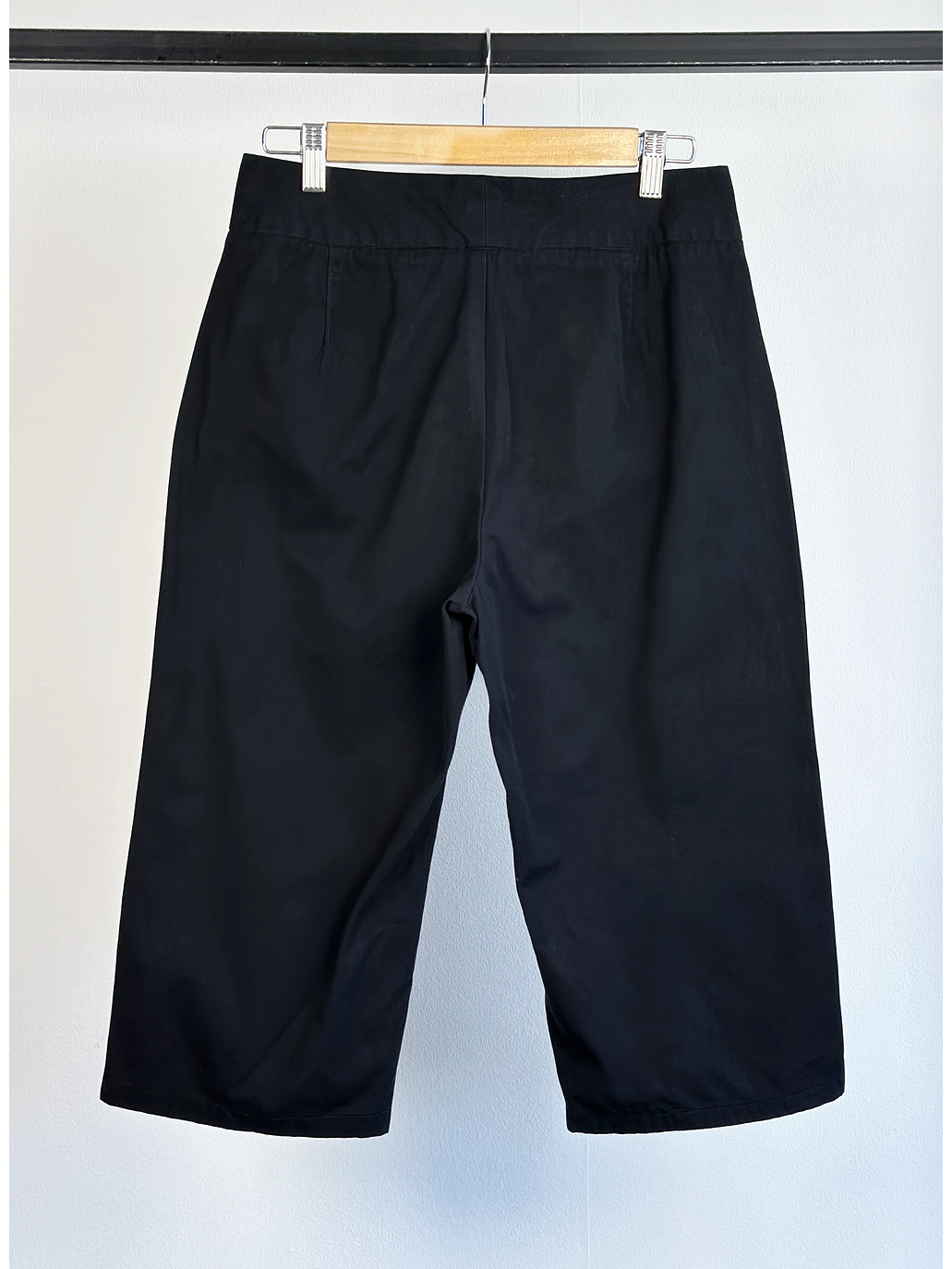 Capri negro con cinturón 3