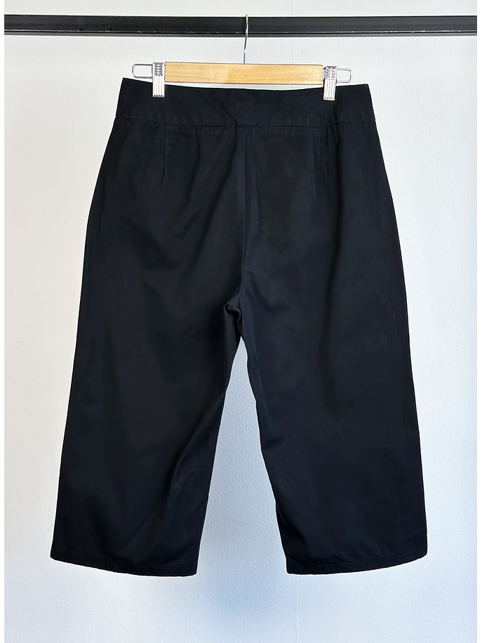 Capri negro con cinturón 3