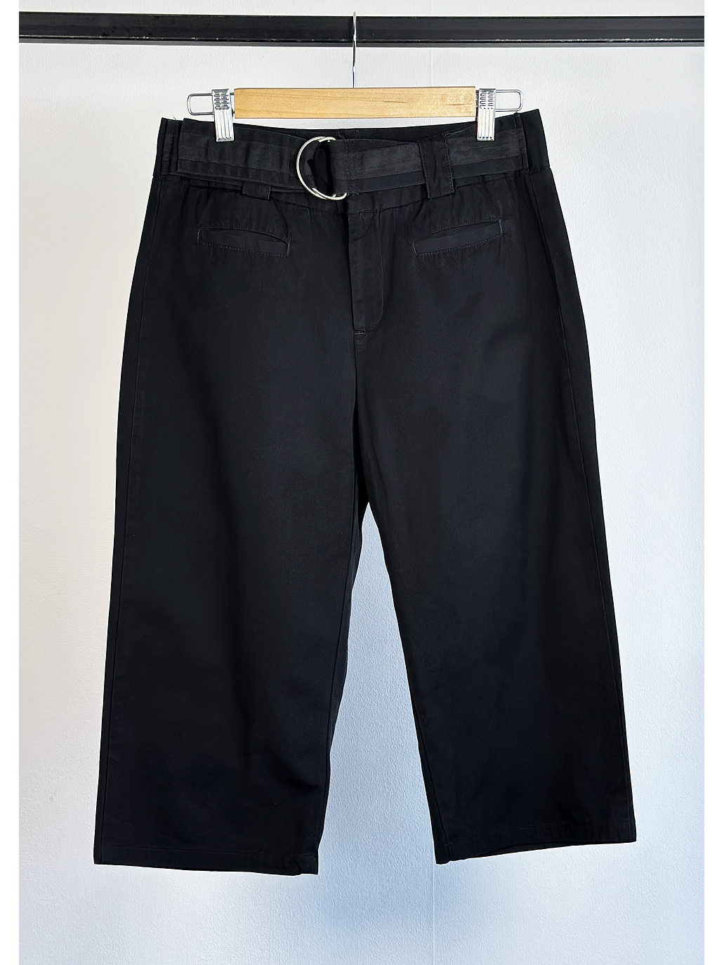 Capri negro con cinturón 1