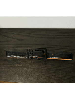 Cinturón de cuero negro