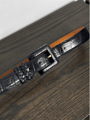 Cinturón de cuero negro