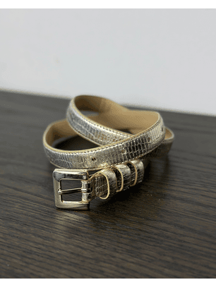 Cinturón metalizado textura piel