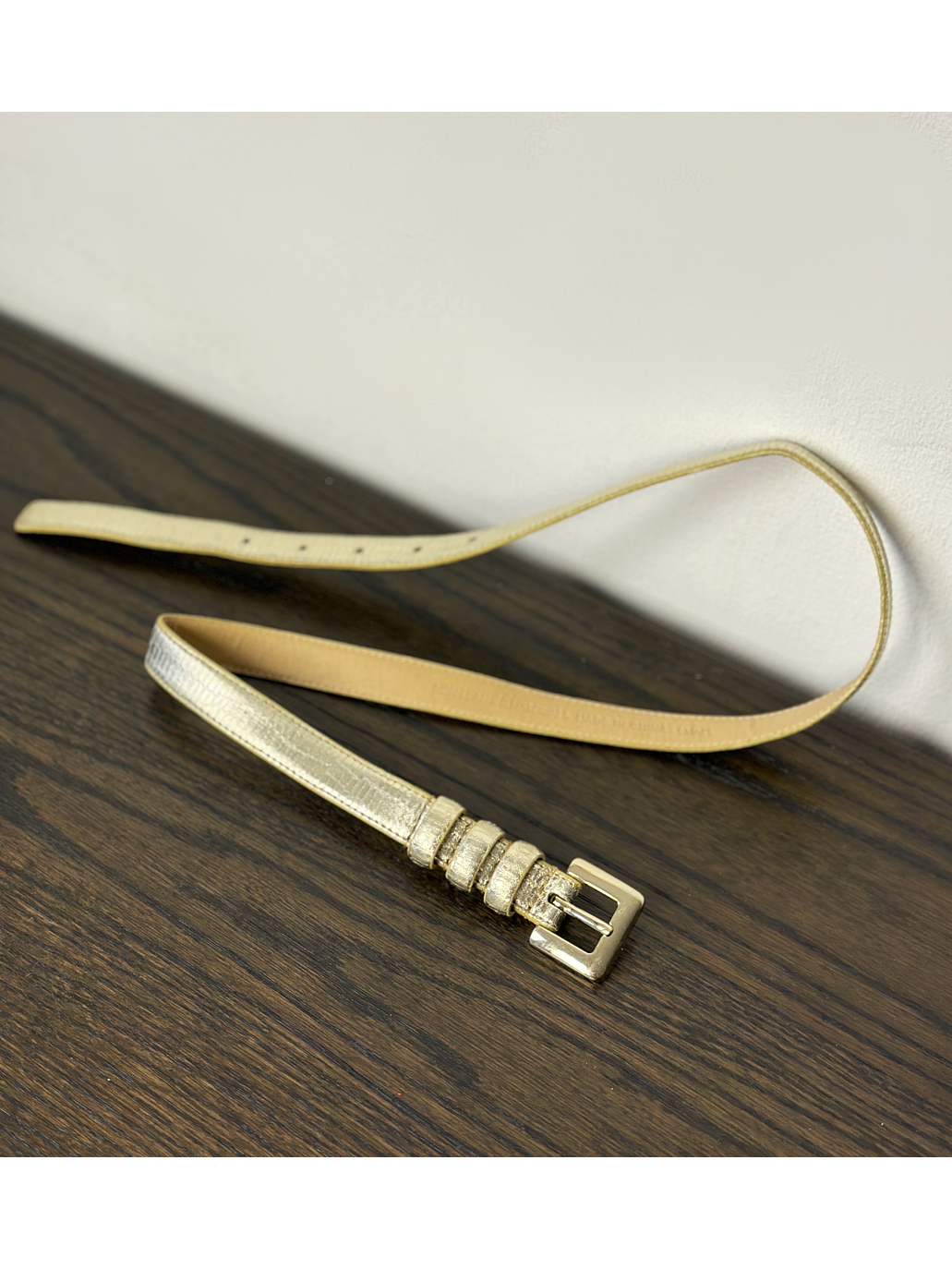 Cinturón metalizado textura piel 3