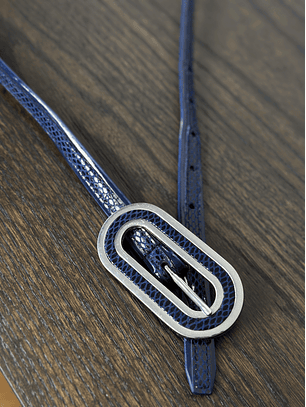 Cinturón azul texturizado