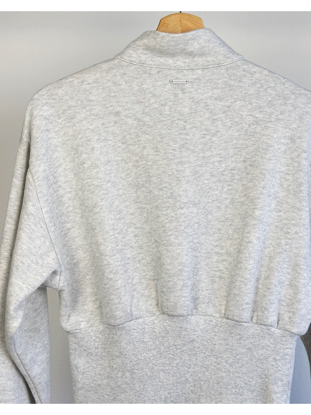 Polerón gris jaspeado con cierre 4