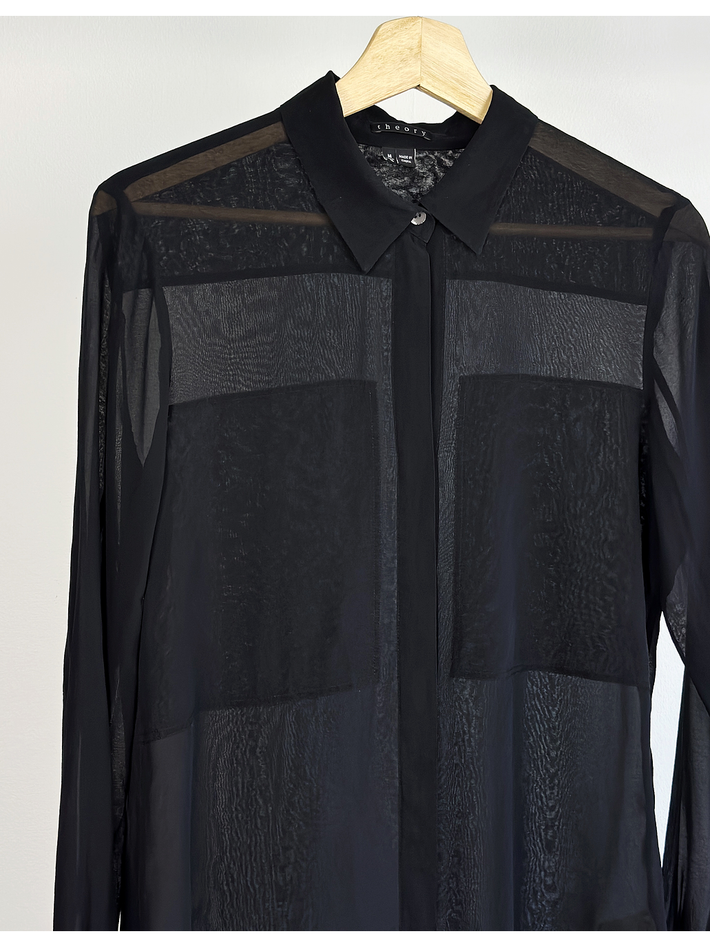 camisa negra de seda  2