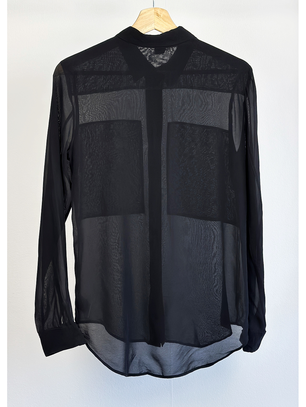 camisa negra de seda  3