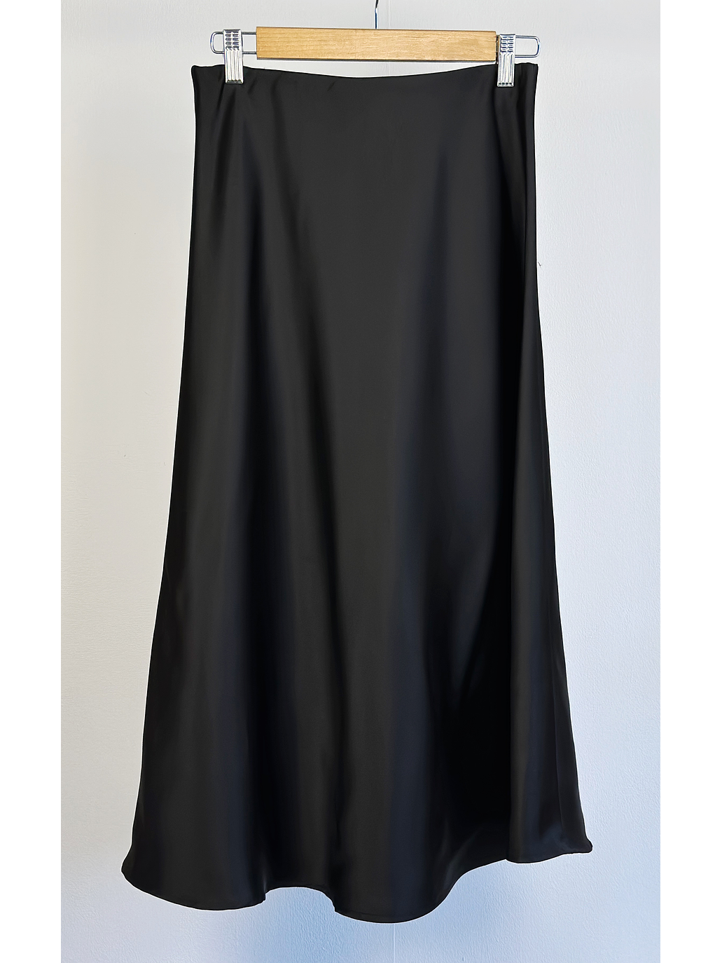 falda negra satinada 3