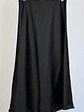 falda negra satinada - Miniatura 3