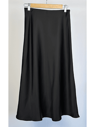 falda negra satinada