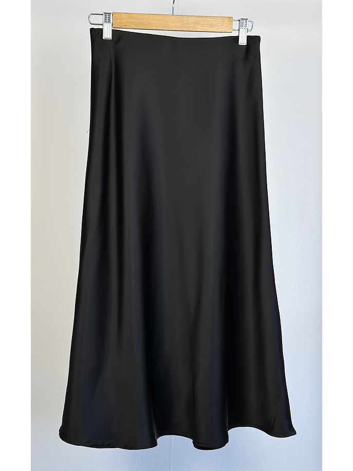 falda negra satinada 1