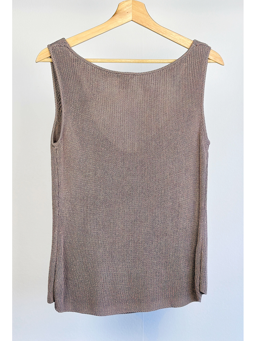 Top de punto taupe 3