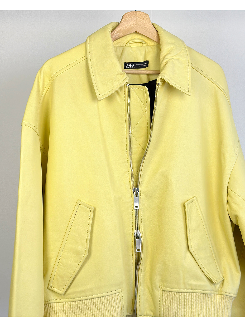 chaqueta de cuero amarilla 3