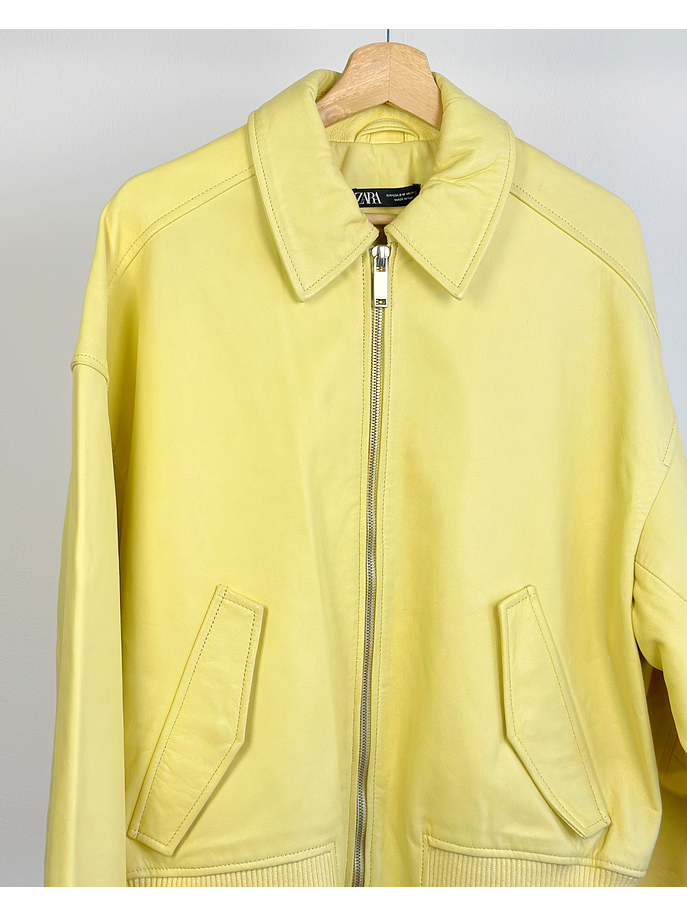 chaqueta de cuero amarilla 2