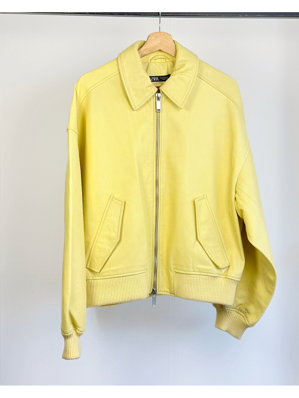 chaqueta de cuero amarilla 1