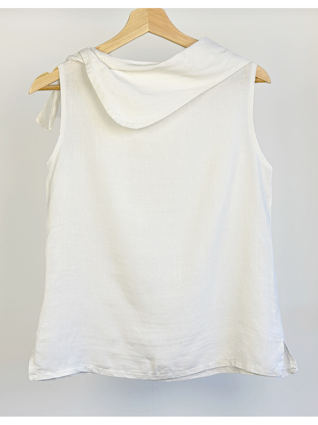 Top blanco cuello caido 3