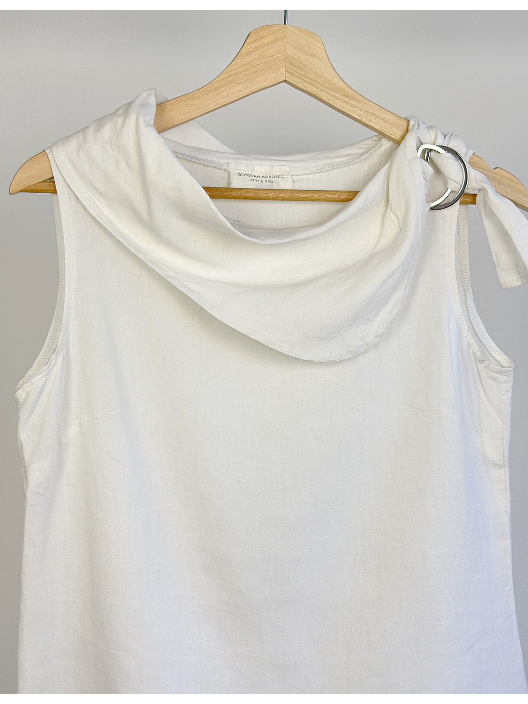Top blanco cuello caido 2