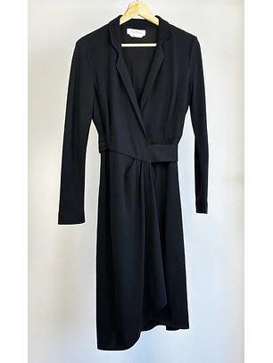 Vestido negro envolvente 