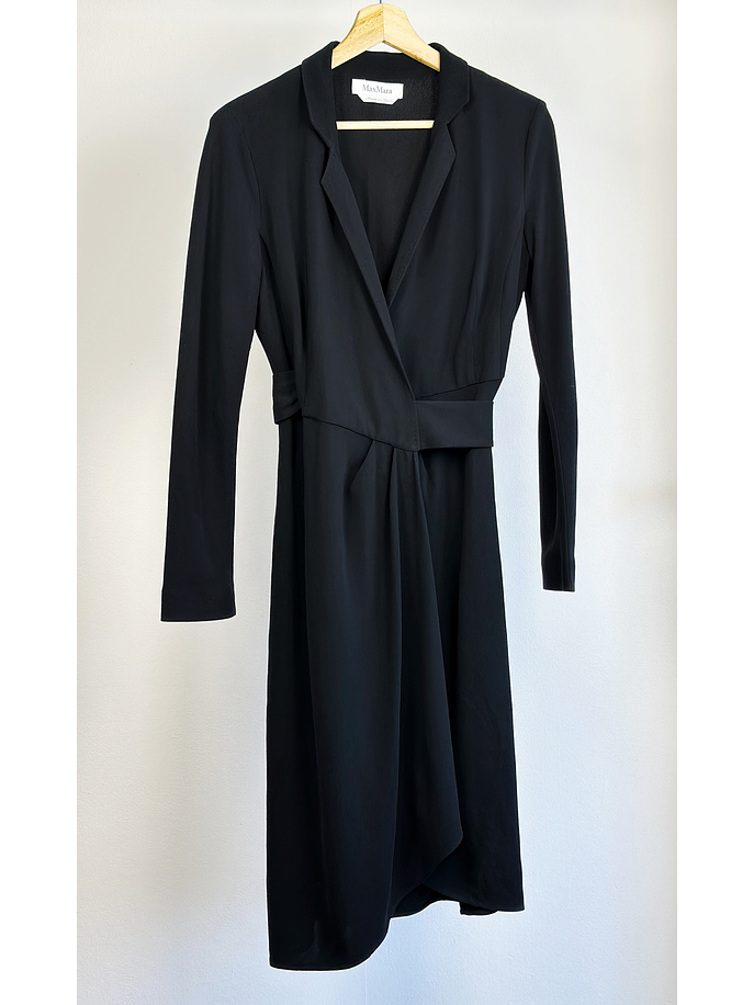 Vestido negro envolvente  1