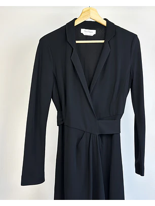 Vestido negro envolvente 