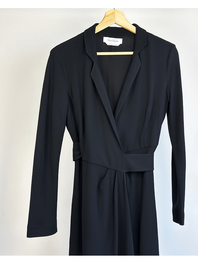 Vestido negro envolvente  2