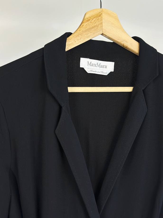 Vestido negro envolvente  3