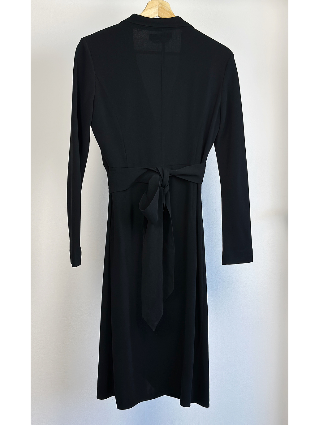 Vestido negro envolvente  4