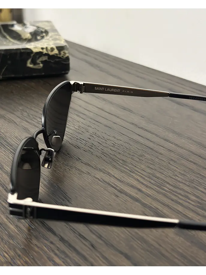 Lentes de sol negros 12