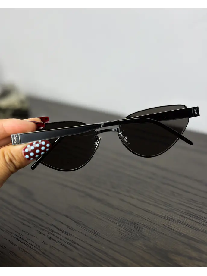 Lentes de sol negros 13