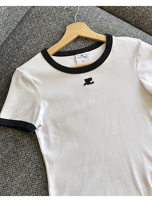 Polera blanca logotipada