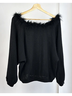 Chaleco negro con plumas