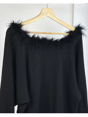 Chaleco negro con plumas