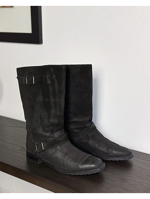 Botas negras de cuero