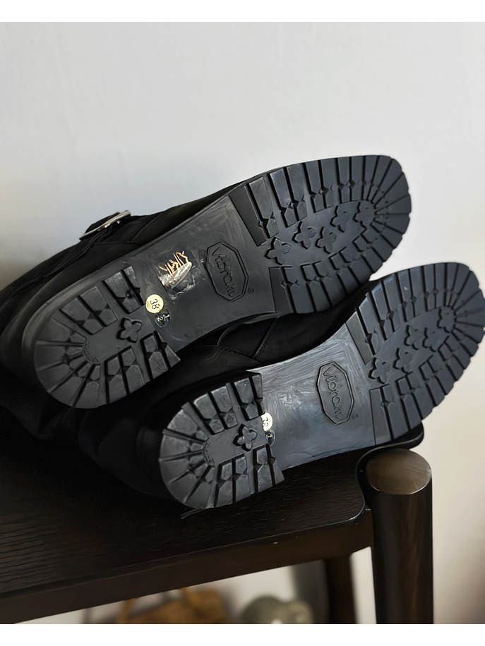 Botas negras de cuero 9