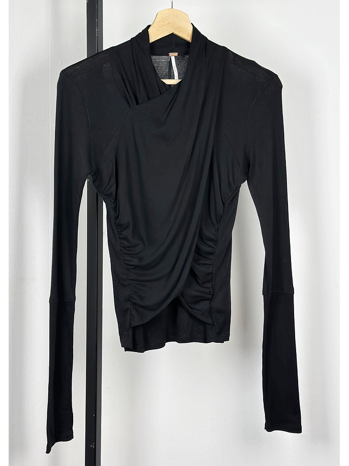 Top negro drapeado 1