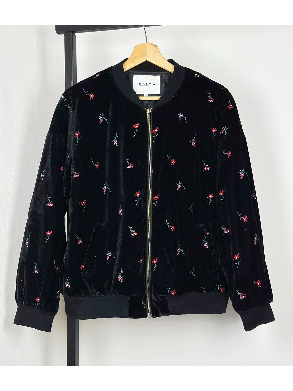 Chaqueta negra floreada  1