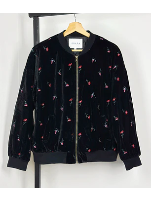 Chaqueta negra floreada 