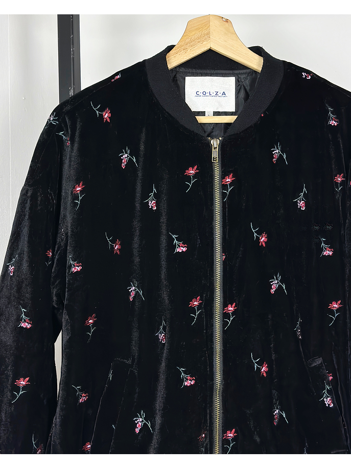 Chaqueta negra floreada  2