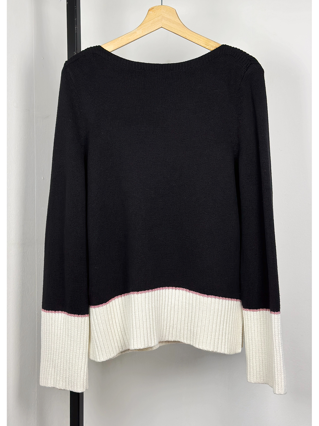 Chaleco negro cuello bote 3