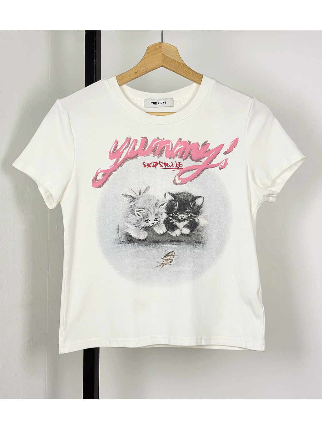 Polera blanca estampada 1